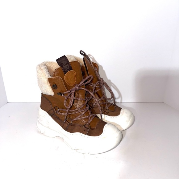 Pajar Megalight Sneaker Boots - Picture 1 of 5